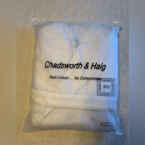 🧖♀️CHADSWORTH & HAIG ROBE 🧖♀️ - Picture 1 of 5